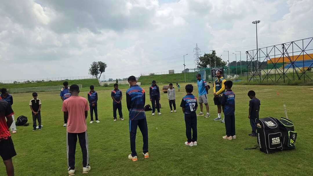 मंत्री सुदिव्य कुमार सोनू के निधन पर लोहरदगा के खेल प्रेमियों ने रखा 2 मिनट का मौन