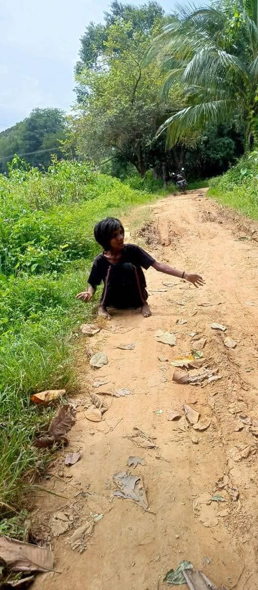 मेरले जुमरा टोली और बाँध टोली में जागरूकता अभियान के दौरान सामने आईं दो जरूरतमंदों की समस्याएं, एक दिव्यांग युवती को देखकर टीम भी हुई हैरान