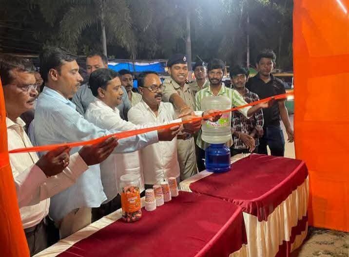 জন্মাষ্টমীতে খোয়াইয়ে ABVP-এর জলছত্র, পুণ্যার্থীদের জল-চকলেট বিতরণ
#Janmashtami #Janmashtami2026 #ABVP #ABVPTripura #Khowai #Tripura #Seva #SevaKarya #JalChhatra #SocialService #JanmashtamiCelebration #TripuraNews