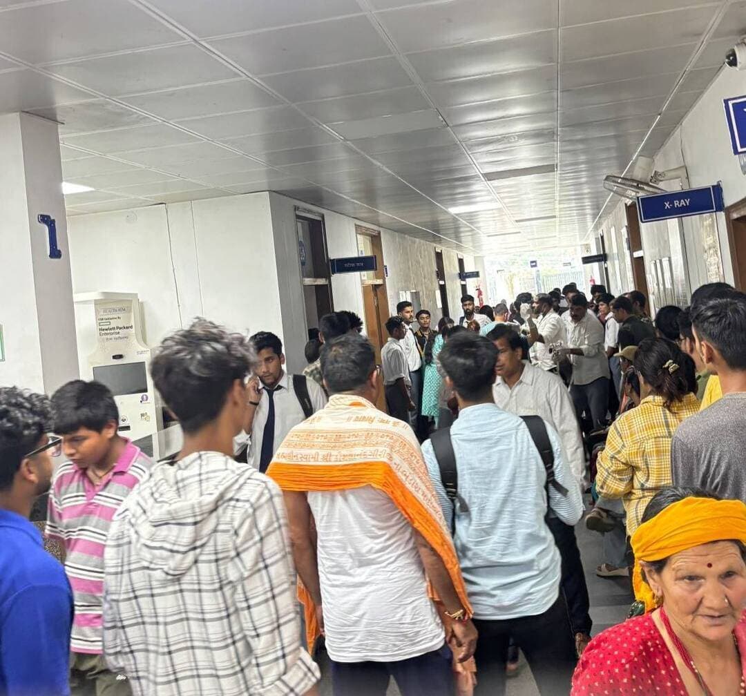 BSNL कॉलोनी के सामने भीषण सड़क हादसा, पॉलिटेक्निक के दो छात्र गंभीर घायल