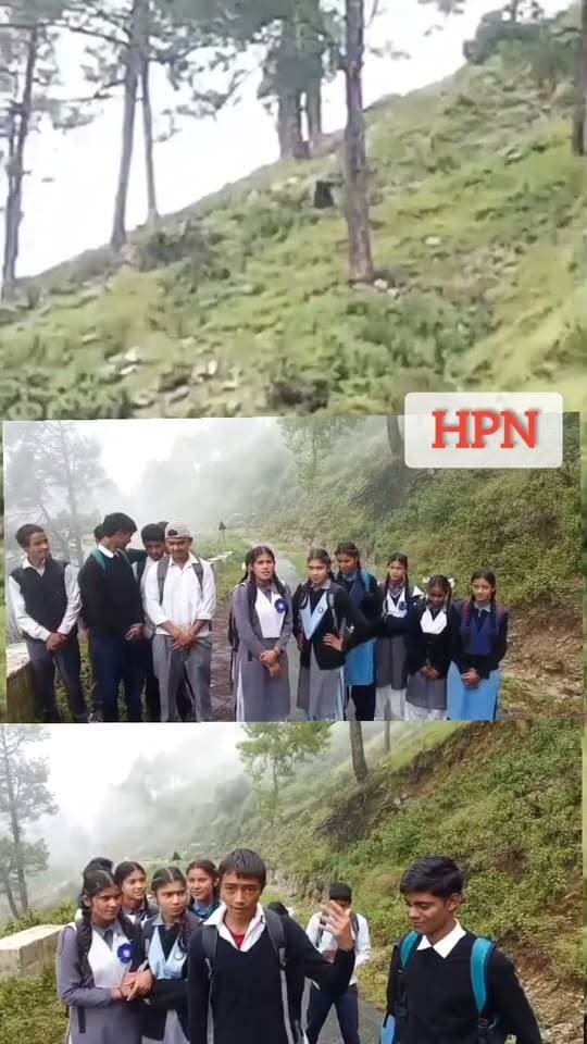 स्कूल जा रहे 15 छात्र-छात्राओं के सामने अचानक आया भालू, मची अफरा-तफरी; डर के मारे घर लौटे बच्चे।
(पोखरी ) चमोली
जनपद चमोली के विकासखंड पोखरी के राजकीय इंटर कॉलेज गोदली जा रहे नेल गांव के 15 छात्र-छात्राओं के सामने
ढोगड़म तोक में सोमवार सुबह अचानक भालू और उसके बच्चे आ गए। भालू को देखते ही छात्र सहम गए और जोर-जोर से चिल्लाते हुए वापस घर की ओर दौड़ पड़े। गनीमत रही कि सभी छात्र सुरक्षित बच गए।
जानकारी के अनुसार, नेल गांव से नौली-गोदली सड़क के रास्ते छात्र-छात्राएं सुबह करीब 7:30 बजे स्कूल जा रहे थे। इसी दौरान रास्ते में उन्हें भालू अपने बच्चों के साथ दिखाई दिया। अचानक भालू सामने आने से छात्रों में दहशत फैल गई। सभी छात्र रास्ते से ही वापस अपने घर लौट गए।
घटना के दौरान अरमान, साहिल, अजय, अरुष, प्रियांशु, अकोल, मोहित, अरदीप, मीनाक्षी, नेहा, अरुशी, मुस्कान, अमीषा, कशिश और प्रिया मौजूद थे। हाल ही में क्षेत्र में भालू के हमले में दो महिलाओं की मौत की घटना के बाद से ग्रामीणों और स्कूली बच्चों में पहले से ही भय का माहौल बना हुआ है। ऐसे में आबादी और स्कूल जाने वाले रास्ते पर फिर से भालू की सक्रियता सामने आने से लोगों की चिंता बढ़ गई है।
नेल गांव के छात्र अरमान और मीनाक्षी ने बताया कि सोमवार सुबह करीब 7:30 बजे वे गोदली स्कूल जा रहे थे। इसी दौरान रास्ते में अचानक भालू अपने बच्चों के साथ दिखाई दिया। भालू को देखते ही वे डर गए और दौड़कर अपनी जान बचाई। इसके बाद सभी छात्र घर वापस लौट गए।
ग्रामीणों का कहना है कि क्षेत्र में भालू की लगातार सक्रियता के कारण उन्हें रोजमर्रा के काम करने और बच्चों को स्कूल भेजने में भी डर लग रहा है। लोगों ने वन विभाग से प्रभावित क्षेत्रों में गश्त बढ़ाने और भालू के आतंक से निजात दिलाने की मांग की है।
वहीं, केदारनाथ वन प्रभाग के डीएफओ रजत सुमन ने दूरभाष पर बताया कि वन विभाग की टीम क्षेत्र में लगातार गश्त कर रही है। जिस स्थान पर छात्रों को भालू दिखाई दिया है, वहां भी टीम द्वारा पेट्रोलिंग की जाएगी। उन्होंने ग्रामीणों और स्कूली छात्र-छात्राओं से सतर्क रहने की अपील की है।