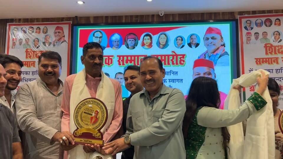 कैंट विधानसभा क्षेत्र के डॉक्टर अनीस बेग ने आईएमए हॉल में शिक्षक सम्मान समारोह आयोजित डॉक्टर अनीस बेग ने शिक्षकों को किया सम्मानित।
#DrAnisBeg #AnisBeg #AkhileshYadav #DimpleYadav #SamajwadiParty #SP #PDA #TeacherSamman #ShikshakSamman #ShikshakSammanSamaroh #TeacherHonour #IMAHall #Bareilly #BareillyNews #BareillyCantt #CanttVidhanSabha #125CanttAssembly #Education #Teachers #SammanSamaroh #BareillyDarpan #BareillyUpdates