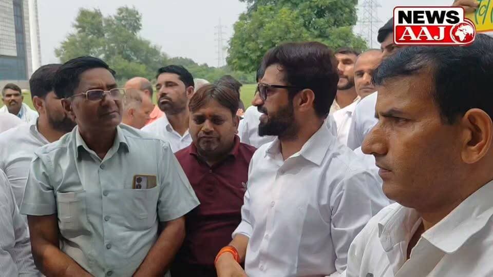 सेक्टर-37 स्पोर्ट्स स्टेडियम बचाने की मांग को लेकर प्राधिकरण के खिलाफ युवाओं और स्थानीय लोगों का जोरदार प्रदर्शन #GreaterNoida
#Sector37
#SportsStadium
#AuthorityProtest
#LocalNews