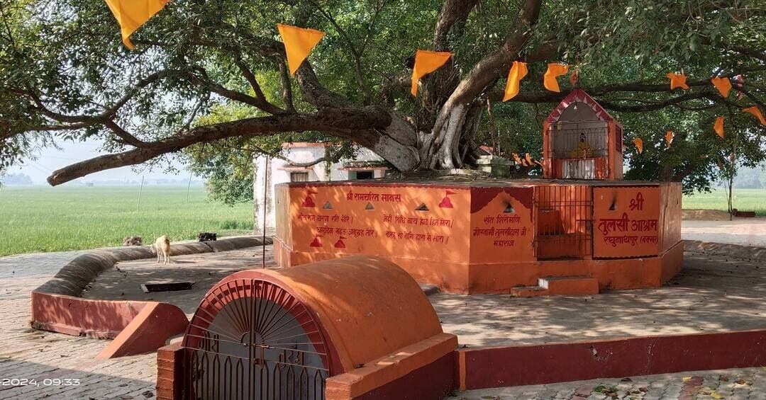 रघुनाथपुर में तुलसी महोत्सव की तैयारी तेज, डीएम ने मांगी विस्तृत रिपोर्ट
- कार्यक्रम की रूपरेखा से लेकर अनुमानित खर्च तक देना होगा ब्योरा, राजकीय आयोजन की पहल से क्षेत्र में बढ़ी उम्मीद
बक्सर । जिले के ब्रह्मपुर प्रखंड अंतर्गत रघुनाथपुर स्थित ऐतिहासिक तुलसी स्थान पर तुलसी महोत्सव के आयोजन को लेकर जिला प्रशासन ने पहल तेज कर दी है। कला एवं संस्कृति विभाग के स्तर पर महोत्सव के आयोजन पर विचार के बाद जिलाधिकारी, बक्सर ने ब्रह्मपुर के प्रखंड विकास पदाधिकारी से आयोजन से संबंधित विस्तृत प्रतिवेदन मांगा है। प्रशासनिक स्तर पर शुरू हुई इस प्रक्रिया से स्थानीय लोगों और साहित्य-संस्कृति से जुड़े लोगों में उत्साह बढ़ गया है।
जिलाधिकारी की ओर से जारी पत्र में तुलसी स्थान पर राजकीय स्तर पर तुलसी महोत्सव आयोजित किए जाने की संभावनाओं को लेकर विभिन्न बिंदुओं पर जानकारी मांगी गई है। इसमें कार्यक्रम की रूपरेखा, कलाकारों की उपलब्धता, स्थल की ऐतिहासिक एवं सांस्कृतिक महत्ता, आवश्यक प्रशासनिक व्यवस्था और अनुमानित व्यय समेत अन्य बिंदु शामिल हैं। बीडीओ को तीन दिनों के भीतर कार्यक्रम की रूपरेखा और अनुमानित खर्च से संबंधित रिपोर्ट जिला कार्यालय को उपलब्ध कराने का निर्देश दिया गया है। इसके आधार पर समेकित रिपोर्ट तैयार कर सांस्कृतिक कार्य निदेशालय को भेजी जाएगी।
तुलसी महोत्सव को मिले सांस्कृतिक पहचान : शैलेश ओझा
तुलसी विचार मंच के संयोजक शैलेश कुमार ओझा ने जिला प्रशासन की पहल का स्वागत किया। उन्होंने कहा कि रघुनाथपुर का तुलसी स्थान केवल धार्मिक आस्था का केंद्र नहीं, बल्कि साहित्य, संस्कृति और लोक परंपरा से जुड़ी महत्वपूर्ण विरासत है। तुलसी विचार मंच की ओर से यहां समय-समय पर काव्य गोष्ठी, व्याख्यानमाला, शिवरात्रि महोत्सव, गंगा आरती, रामोत्सव और तुलसी महोत्सव जैसे कार्यक्रम आयोजित किए जाते रहे हैं।
उन्होंने कहा कि यदि यहां सरकारी स्तर पर तुलसी महोत्सव का आयोजन शुरू होता है तो इससे गोस्वामी तुलसीदास की साहित्यिक एवं सांस्कृतिक विरासत को व्यापक पहचान मिलेगी। साथ ही नई पीढ़ी को भारतीय संस्कृति, साहित्य और लोक परंपराओं से जोड़ने का अवसर मिलेगा।
श्री ओझा ने कहा कि महोत्सव को महज औपचारिक आयोजन तक सीमित रखने के बजाय इसमें साहित्य, लोककला, भोजपुरी संस्कृति, भजन-कीर्तन और स्थानीय कलाकारों को प्रमुखता दी जानी चाहिए। इससे स्थानीय प्रतिभाओं को मंच मिलने के साथ रघुनाथपुर को जिले के प्रमुख सांस्कृतिक केंद्र के रूप में विकसित करने की दिशा में भी कदम बढ़ेगा।
उन्होंने उम्मीद जताई कि जिला प्रशासन की पहल को विभागीय स्तर पर सकारात्मक स्वीकृति मिलेगी और रघुनाथपुर के तुलसी स्थान पर नियमित एवं भव्य तुलसी महोत्सव के आयोजन का रास्ता साफ होगा।
लंबे समय से चली आ रही मांग को मिल सकती है मंजूरी
जिला प्रशासन द्वारा विस्तृत रिपोर्ट मांगे जाने के बाद स्थानीय लोगों में उम्मीद जगी है कि तुलसी महोत्सव के राजकीय आयोजन की लंबे समय से चली आ रही मांग अब धरातल पर उतर सकती है। आयोजन को स्वीकृति मिलने पर रघुनाथपुर की सांस्कृतिक पहचान मजबूत होने के साथ क्षेत्र में पर्यटन, स्थानीय कला और कलाकारों को भी बढ़ावा मिलने की संभावना है।