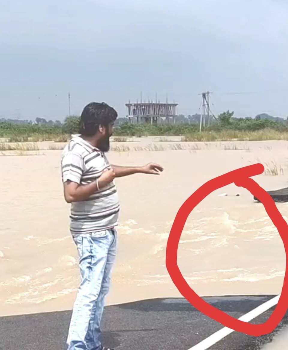 ठेकेदार को जूतों से सम्मानित करना चाहिए.... आपकी क्या राय है.
#गौरीचक #chandasi #gaurichak #चँडासी #ardhnareshwarmandir