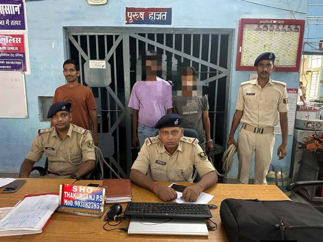 किशनगंज पुलिस एवं सीमा सशस्त्र बल के संयुक्त कार्रवाई में अवैध मादक पदार्थ (हेरोईन) तस्करी के अन्तर्राष्ट्रीय सिंडिकेट का किया गया पर्दाफाश।
अवैध मादक पदार्थ के दो तस्कर को किया गया गिरफ्तार।
गिरफ्तार अभियुक्त के पास से कुल 308.45 ग्राम अवैध मादक पदार्थ (हेरोईन), एक मोटरसाईकिल एवं भारतीय मुद्रा-1480 रूपया किया गया बरामद ।
308.45 ग्राम अवैध मादक पदार्थ (हेरोईन) जिसका अन्तर्राष्ट्रीय बाजार मूल्य करीब 60 लाख रूपया आंका गया है।