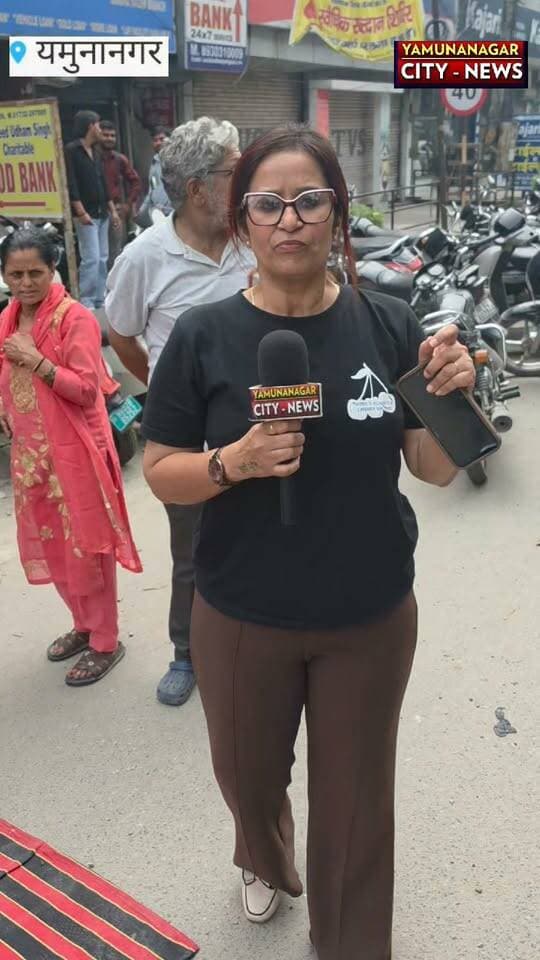 लालद्वारा नजदीक शोरूम के बाहर अचा#नक ऐसा क्या हुआ कि मचा ब#वाल लोगों ने किया जमकर हं@गामा लोग सड़क पर बैठने पर हुए मजबूर