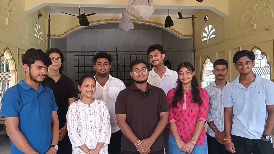 🙏 শুভ গণেশ চতুর্থী 🙏
শুভ গণেশ চতুর্থী উপলক্ষে হাইলাকান্দি মঙ্গলমূর্তি পূজা কমিটির উদ্যোগে তরুণ সংঘে আয়োজিত হয়েছে পবিত্র শ্রীশ্রী গণেশ পূজা।
বিঘ্নহর্তা, সিদ্ধিদাতা ভগবান গণেশের আরাধনায় মুখরিত হয়ে উঠেছে সমগ্র পূজা প্রাঙ্গণ। ভক্তদের মঙ্গল, সুখ-সমৃদ্ধি ও সকল বাধা দূর করার প্রার্থনায় ভক্তিভরে সম্পন্ন হচ্ছে পূজা-অর্চনা।
শুভ গণেশ চতুর্থীর আন্তরিক শুভেচ্ছা।
#NewsUpdate