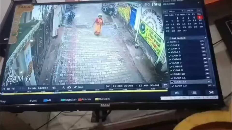 पहले भगवान को प्रणाम फिर महिला ने मुकुट और नथिया लेकर हुई फरार CCTV में कैद हुई वारदात
मामला #सरायमीर थाना क्षेत्र का