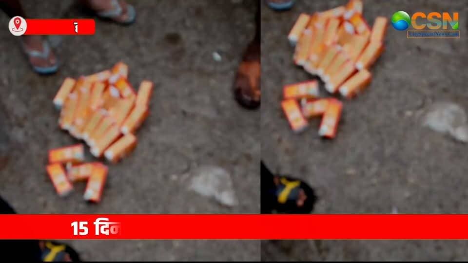 ज्वालापुर क्षेत्र में अवैध शराब के कारोबार पर कार्रवाई के दावों के बीच एक बार फिर शराब तस्करी का मामला सामने आया है। खास बात यह रही कि करीब 15 दिन पहले जिस स्कूटी को आबकारी विभाग ने अवैध शराब के परिवहन में पकड़ा था, उसी स्कूटी से शनिवार शाम दोबारा शराब ले जाते एक युवक को स्थानीय लोगों ने पकड़ लिया।
जानकारी के मुताबिक, करीब 15 दिन पहले आबकारी विभाग ने इसी स्कूटी से अवैध शराब के परिवहन का मामला पकड़ा था। कार्रवाई के बाद कोर्ट में जुर्माना जमा कर स्कूटी को छुड़ा लिया गया था। इसके कुछ ही दिन बाद शनिवार शाम वही स्कूटी एक बार फिर शराब ले जाते हुए पकड़ी गई।
स्थानीय लोगों को स्कूटी सवार युवक पर शक हुआ तो उन्होंने उसे रोककर तलाशी ली। तलाशी के दौरान शराब मिलने की बात सामने आई, जिसके बाद लोगों ने मामले की सूचना पुलिस को दी। स्थानीय लोगों ने युवक को ज्वालापुर कोतवाली पुलिस के हवाले कर दिया।
एक ही स्कूटी का महज 15 दिन के भीतर दोबारा अवैध शराब के परिवहन में पकड़ा जाना पूरे मामले को गंभीर बना रहा है। इससे यह भी सामने आ रहा है कि क्षेत्र में अवैध शराब का कारोबार कार्रवाई के बावजूद पूरी तरह थमा नहीं है।
स्थानीय लोगों का कहना है कि क्षेत्र में शराब की अवैध बिक्री और परिवहन का काम लगातार चल रहा है। कार्रवाई के बाद भी यदि वही वाहन दोबारा इसी काम में इस्तेमाल होता मिला है, तो इससे तस्करों के बीच कार्रवाई का डर कम होने की तस्वीर सामने आती है।
फिलहाल पुलिस पकड़े गए युवक से पूछताछ कर रही है। अब पुलिस की कार्रवाई से ही साफ होगा कि बरामद शराब कहां से लाई गई थी और इसके पीछे किसी बड़े नेटवर्क की भूमिका है या नहीं।
#आबकारी #अवैधशराब #उत्तराखंडआबकारी