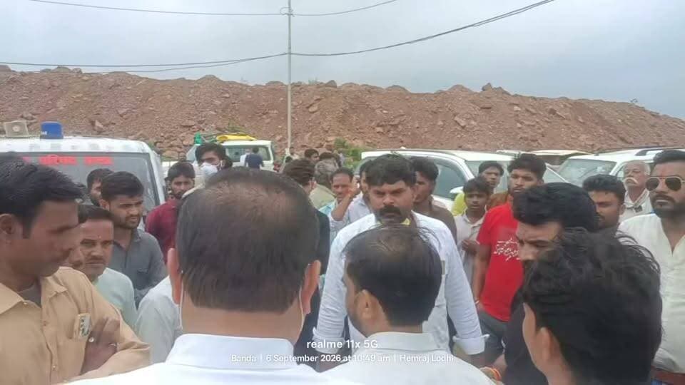 बंडा में शराब पीने से हुई मौतों के बाद शासन प्रशासन और जन प्रतिनिधियों की मिली भगत के आरोप