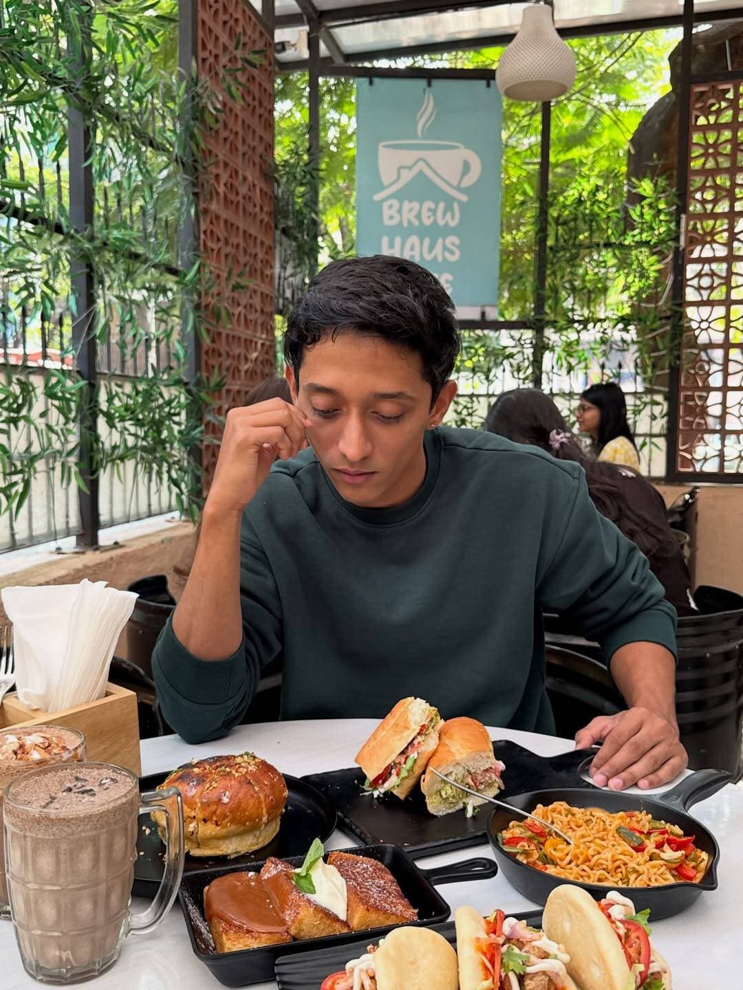 Nothing makes me happier than food😁