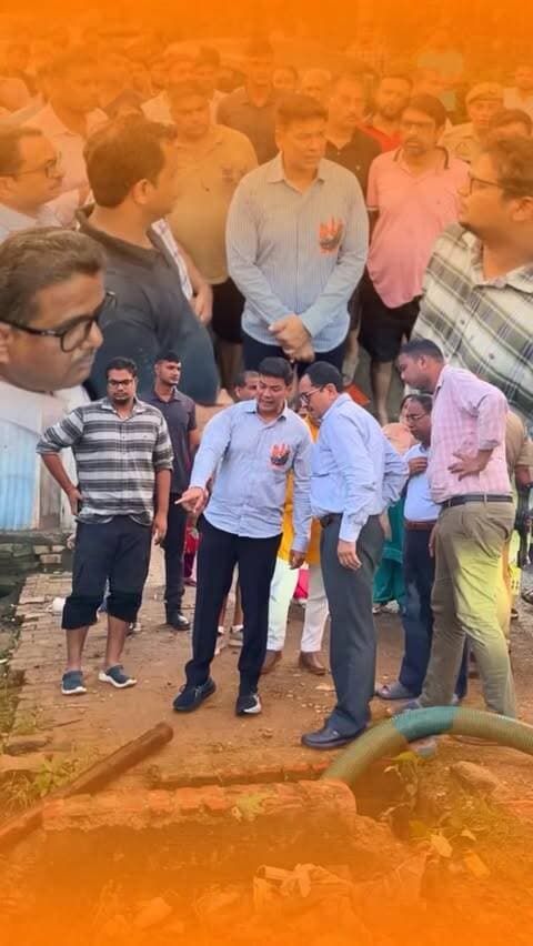 🌧️ बरेली में बारिश ने तोड़ा 50 साल का रिकॉर्ड
बरेली में पिछले 24 घंटों में करीब 381 मिमी बारिश दर्ज की गई, जिसे पिछले लगभग 50 वर्षों में एक दिन में हुई सबसे अधिक बारिश बताया जा रहा है।
भारी बारिश के चलते शहर के कई इलाकों में जलभराव की स्थिति बनी। नगर निगम की टीम ने तत्परता दिखाते हुए करीब 80% स्थानों से जलभराव समाप्त कर दिया है, जबकि बाकी क्षेत्रों में जलनिकासी का कार्य जारी है।
नगर निगम के अनुसार, कल तक अधिकतम जलभराव समाप्त कर लोगों को राहत देने का प्रयास किया जा रहा है।
Follow @bareilly.dreams
#Bareilly #BareillyNews #BareillyDreams #RainAlert #UttarPradesh