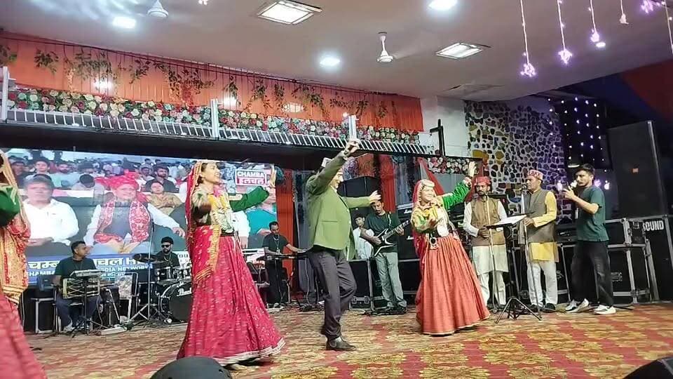 सुरंगानी छिंज मेले की तीसरी सांस्कृतिक संध्या कार्यक्रम गायक सुनील राणा
#viral #viralvideo #mela