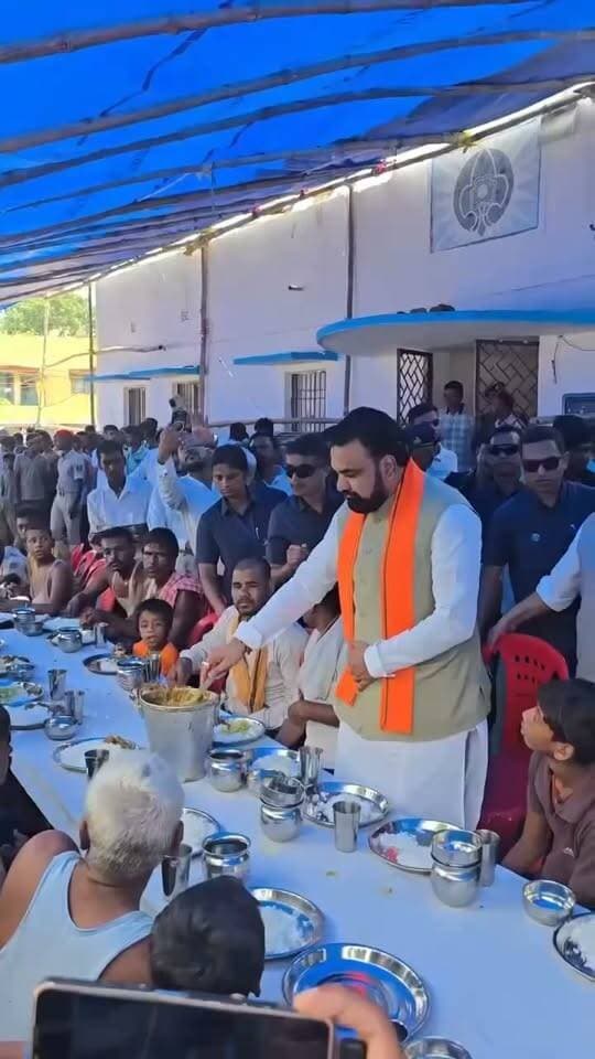 बाढ़ पीड़ितों के बीच मुख्यमंत्री सम्राट चौधरी