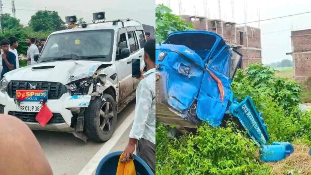 नेशनल हाईवे पर DSP की सरकारी गाड़ी पानी लदे वाहन से टकराई, साइकिल सवार गंभीर
बक्सर । धरहरा के पास फोरलेन पर सोमवार सुबह करीब 10 बजे उस समय अफरातफरी मच गई, जब सड़क पार कर रहे एक वृद्ध साइकिल सवार को बचाने के प्रयास में डुमरांव के प्रभारी अनुमंडल पुलिस पदाधिकारी सह बक्सर साइबर डीएसपी समीर कुमार सिंह की सरकारी गाड़ी सड़क किनारे खड़े पानी लदे मालवाहक वाहन से जा टकराई। हादसे में दोनों वाहन क्षतिग्रस्त हो गए, जबकि साइकिल सवार वृद्ध गंभीर रूप से घायल हो गए।
प्रत्यक्षदर्शियों के अनुसार वृद्ध साइकिल से फोरलेन पार कर रहे थे। इसी दौरान सामने से आ रही पुलिस की सरकारी गाड़ी के चालक ने उन्हें अचानक सड़क पर आता देख बचाने के लिए वाहन को दूसरी दिशा में मोड़ दिया। इसी क्रम में गाड़ी सड़क किनारे खड़े पानी लदे मालवाहक वाहन से जा भिड़ी। टक्कर इतनी जोरदार थी कि दोनों वाहनों के अगले हिस्से को काफी नुकसान पहुंचा।
हादसे के बाद पानी लदे वाहन में रखी बोतलें सड़क पर दूर-दूर तक बिखर गईं। बताया गया कि वाहन चालक पप्पू पानी वाला पास की दुकान से दूध लेने गया था। लौटकर आने पर उसने अपने वाहन को दुर्घटनाग्रस्त पाया।
वहीं, हादसे में साइकिल सवार वृद्ध के सिर और एक हाथ में गंभीर चोट आई। स्थानीय लोगों ने तत्काल उन्हें डुमरांव अनुमंडलीय अस्पताल पहुंचाया, जहां चिकित्सकों की निगरानी में उनका इलाज जारी है। पुलिस के अनुसार डीएसपी समीर कुमार सिंह समेत सरकारी वाहन में सवार पुलिसकर्मी सुरक्षित हैं।
दुर्घटना के बाद मौके पर लोगों की भीड़ जुटने से फोरलेन पर कुछ देर यातायात प्रभावित रहा। सूचना पर पहुंची पुलिस ने स्थिति संभालते हुए भीड़ को हटाया और यातायात सामान्य कराया।
बताया जाता है कि पानी लदा वाहन पप्पू पानी वाला के परिवार की आजीविका का साधन है। हादसे के बाद डीएसपी समीर कुमार सिंह ने वाहन मालिक को भरोसा दिया कि वह वाहन की मरम्मत करा लें और मरम्मत में आने वाला खर्च वह स्वयं वहन करेंगे।
फिलहाल पुलिस दुर्घटना के पूरे घटनाक्रम की जानकारी जुटा रही है। वहीं घायल वृद्ध की हालत को लेकर परिजन और स्थानीय लोग चिंतित हैं।