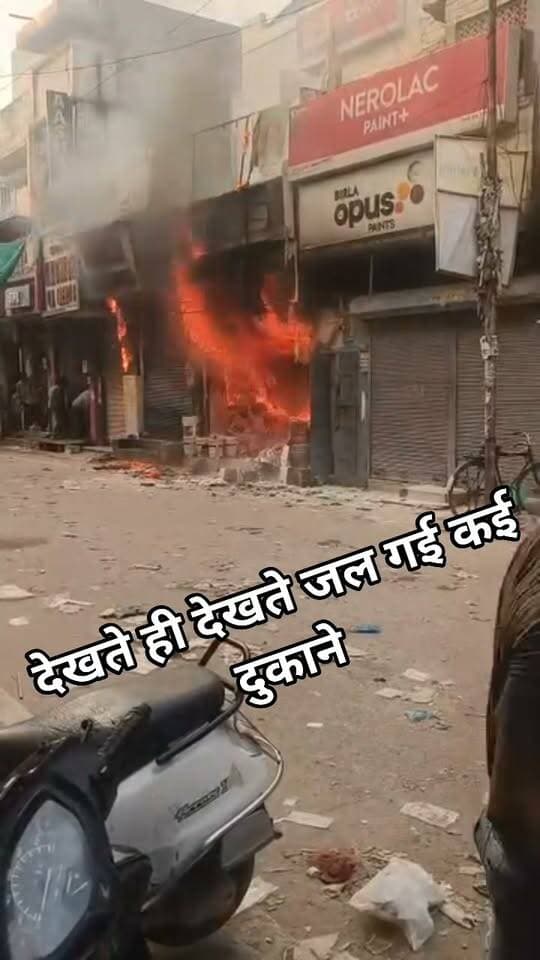 🔥 बल्लभगढ़ शहर में बड़ा हादसा
देखते ही देखते धू-धू कर जल उठीं कई दुकानें, इलाके में मची अफरा-तफरी
#Ballabhgarh #Faridabad #Fire #BreakingNews #FireIncident #HaryanaNews #A2ZNewsUpdate #LatestNews #FaridabadNews