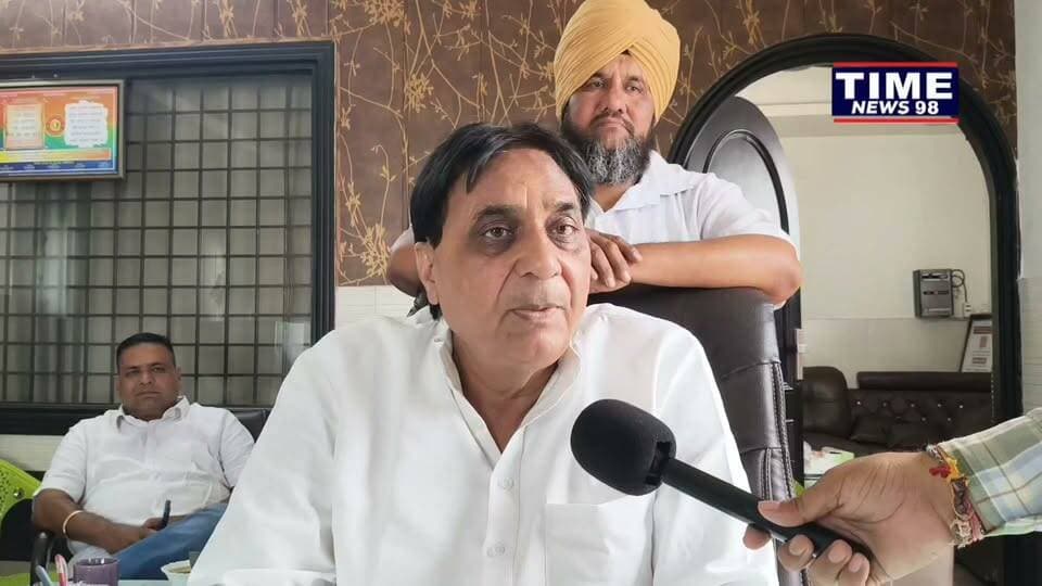 विदेश दौरे से लोटे सुचना आयुक्त कर्मवीर सैनी