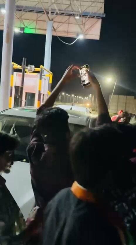 वैभव गहलोत देर रात पहुंचे सांचौर, आज कांग्रेस पार्टी के उम्मीदवारो के पक्ष में करेंगे प्रचार.
Vaibhav Gehlot