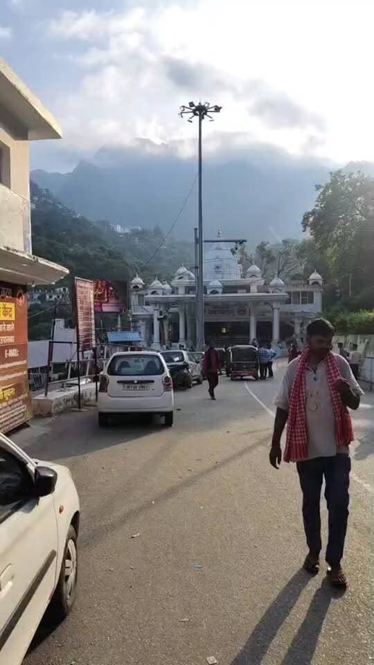 #Live वैष्णो देवी कटरा का दर्शीनी द्वार: यहीं से शुरू होती है माँ वैष्णो की यात्रा