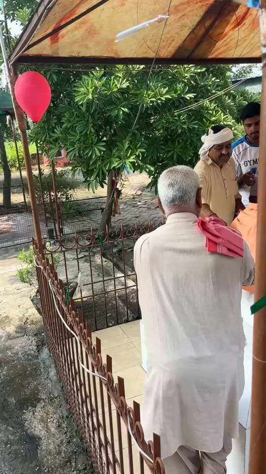 फ़ालशंडा रांगड़ान में गांव की सुख-शांति और समृद्धि की कामना हेतु गांव में बाबा बनी वाले की विधि विधान पूर्वक पूजा अर्चना करवाते हुए पंडित राजेश शर्मा और पूजा अर्चना करते हुए गांव की तरफ़ से श्रद्धालुगण!!