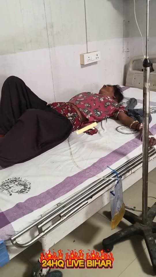 सीतामढ़ी सदर अस्पताल में अमानवीयता: सांप काटने से पीड़ित महिला को रस्सी से बांधकर लिटाया
---सदर अस्पताल के इमरजेंसी वार्ड से इलाज के नाम पर अमानवीय व्यवहार का एक बड़ा मामला सामने आया है। सर्पदंश का शिकार हुई एक महिला मरीज के हाथ-पैर रस्सी से बांधकर बेड पर लिटा दिए गए। दर्द और डर से तड़पती महिला की यह हालत देखकर जब परिजनों की नजर पड़ी, तो अस्पताल में हड़कंप मच गया।
#nepal #news #amnewsmona #viral #bujurg #highlights #fb #tranding #comedy #Live #मेजरगंज #todaynews #sachtalks #sarojraja #darbhanga_mithila #SAROJRAJA #emergencyexit #makeuphack