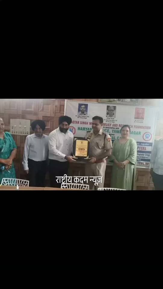 जिला पुलिस लाइन जगाधरी में पुलिस कर्मचारियों और उनके परिजनों के लिए लगा निशुल्क स्वास्थ्य जांच शिविर
पुलिस अधीक्षक कमलदीप गोयल ने शिविर का निरीक्षण कर स्वास्थ्य सेवाओं का जायजा लिया। कैपिटल हॉस्पिटल जगाधरी और सिविल हॉस्पिटल की टीवी मुक्त भारत अभियान टीम के विशेषज्ञ डॉक्टरों ने पुलिस कर्मचारियों एवं उनके परिजनों की स्वास्थ्य जांच की।
🩺 शिविर में ब्लड प्रेशर, ब्लड शुगर, ईसीजी, कोलेस्ट्रॉल, कैल्शियम, यूरिक एसिड, विटामिन-डी, थायराइड और टीबी सहित कई महत्वपूर्ण जांचें की गईं। साथ ही डॉक्टरों ने स्वस्थ जीवनशैली अपनाने और नियमित स्वास्थ्य जांच कराने की सलाह दी।
एसपी कमलदीप गोयल ने कहा कि स्वस्थ पुलिसकर्मी ही बेहतर ढंग से समाज की सेवा कर सकता है और पुलिस विभाग कर्मचारियों के स्वास्थ्य एवं कल्याण के लिए ऐसे कार्यक्रम आगे भी आयोजित करता रहेगा।
📍 जगाधरी | राष्ट्रीय कदम न्यूज़
#Jagadhri #Yamunanagar #HaryanaPolice #KamaldeepGoyal HealthCamp PoliceWelfare CapitalHospital CivilHospital TBMuktBharat HealthCheckup BreakingNews