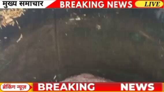 बल्लू बाल नगर में जलभराव से हाहाकार, नाली बंद करने का आरोप; पानी में बछड़े की मौत
#बरेली। वार्ड नंबर 3 की बल्लू बाल नगर कॉलोनी में जलभराव से लोगों की परेशानी बढ़ गई है। स्थानीय निवासियों का आरोप है कि नाली की व्यवस्था नहीं होने और एक स्कूल की ओर से जल निकासी बाधित किए जाने के कारण बारिश का पानी गलियों में भर गया है।
Bareilly news Live