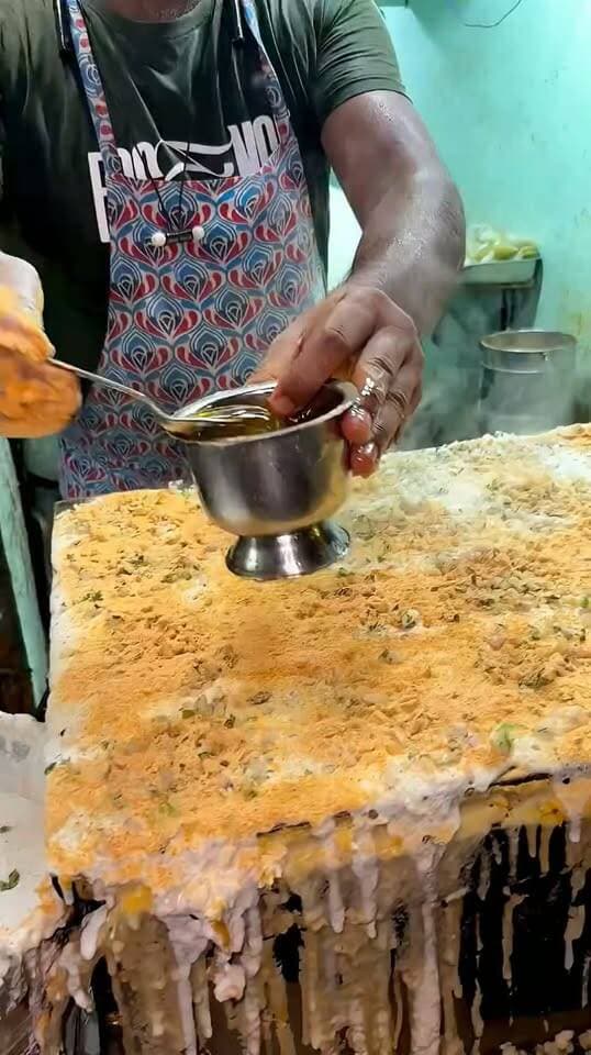 Try This Hotspot Tiffin Pondy Dosa Making 🤤🔥 | Crispy & Delicious South Indian Dosa
#PondyDosa #DosaMaking #SouthIndianFood #StreetFood #IndianStreetFood #DosaLovers #Foodie