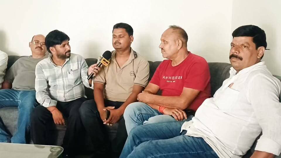 पूर्व विधायक डब्लू सिंह पर लालू यादव को गाली देने के आरोप पर RJD कार्यकर्ताओं का पलटवार, कहा आरोपों की सच्चाई जनता के सामने लाएंगे। #aaptaknewspoint1 #VijayKumarSingh #MLA #aurangabad #BiharNews #LaluYadav #TejashwiYadav