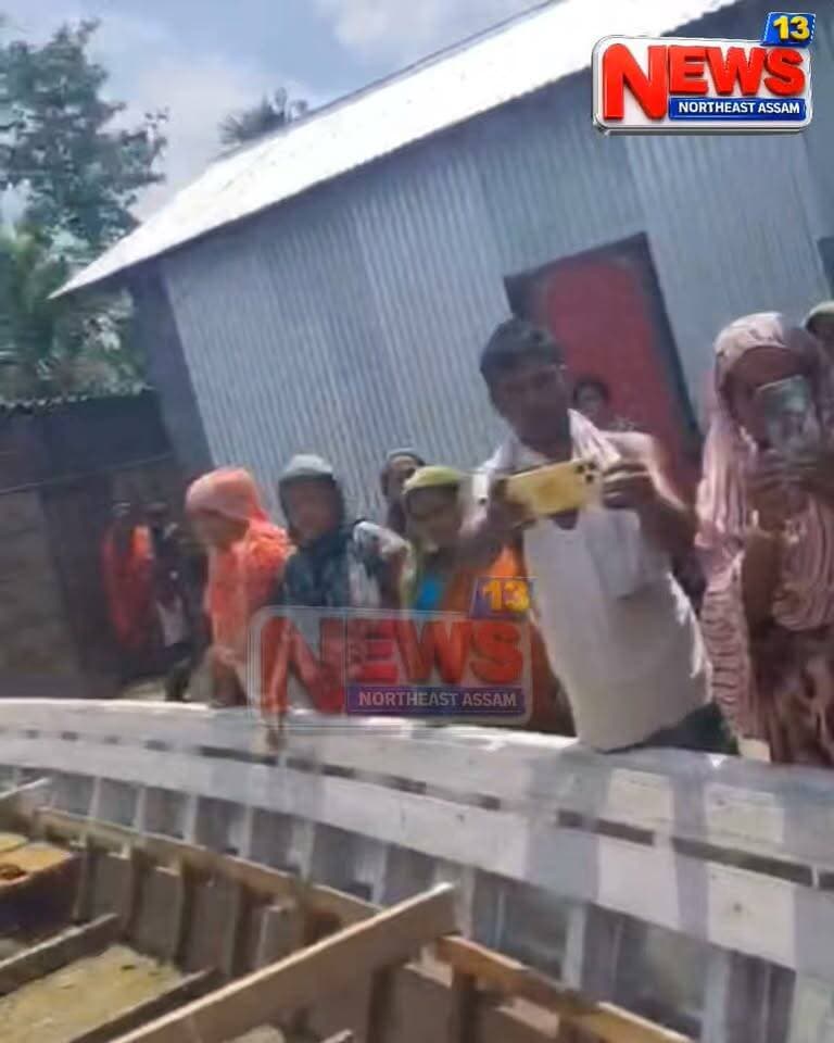 নগৰবেৰা নদী সংৰক্ষিত বনাঞ্চলিকৰ কাৰ্যালয় এলেকাত চলে কি?
বন বিষয়াৰ ছত্ৰ ছায়াত চলিছে বন ধ্বংস, বালি ব্যৱসায়, কাঠৰ ৰমৰমীয়া বেহা চলে?
বনবিভাগৰ কৰ্মচাৰীক কিয় জবাবদিহি কৰিলে ৰাইজে?