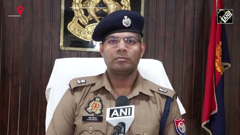 Saharanpur में कथित अवैध मस्जिद गिराने के मामले पर SP City Vyom Bindal ने किया खुलासा
#Saharanpur #UttarPradesh #VyomBindal #SaharanpurPolice #UttarPradeshPolice #MosqueDemolition #CourtOrder #Demolition #LawAndOrder #UPNews #SaharanpurNews