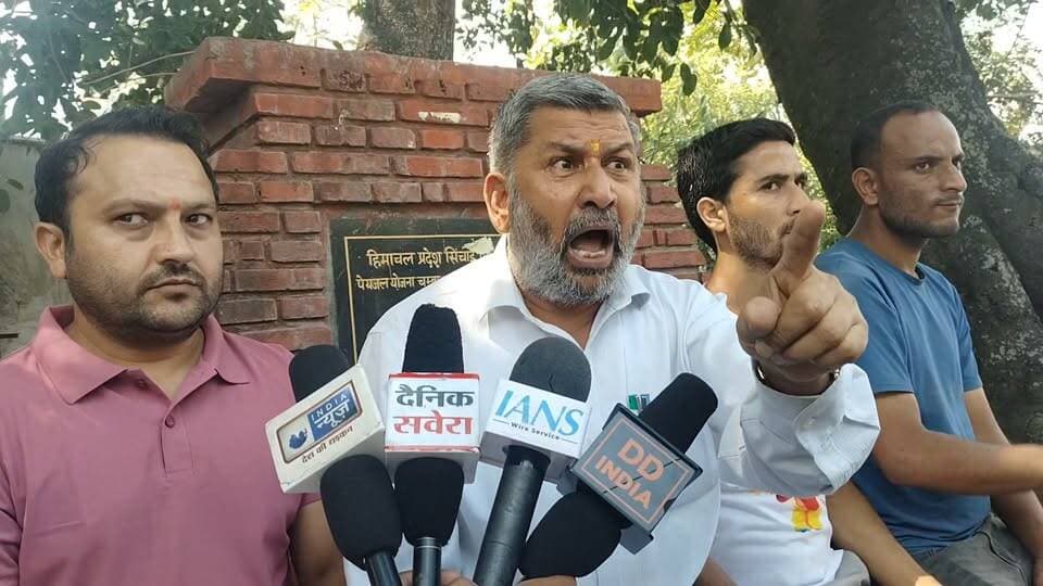 चंबा मेडिकल कॉलेज के चिकित्सक मरीजों की नब्ज देखकर नहीं, बल्कि गूगल पर देखकर उपचार कर रहे हैं। Ajay Himachal News #highlight #HimachalNews #chamba Jai Singh