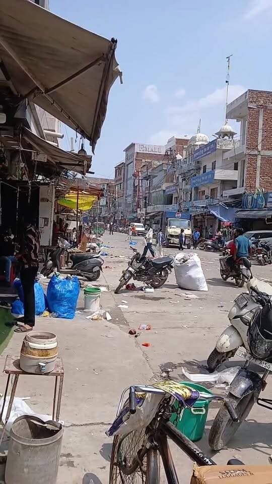 नगर निगम की गाड़ी देखते ही सामान समेटने लगे दुकानदार...
NIT-1 मार्केट में अतिक्रमण हटाने पहुंची निगम की टीम
#Encroachment
#muncipalcorporationfaridabad
#market
#voiceoffaridabad
#Voiceoffreedom
