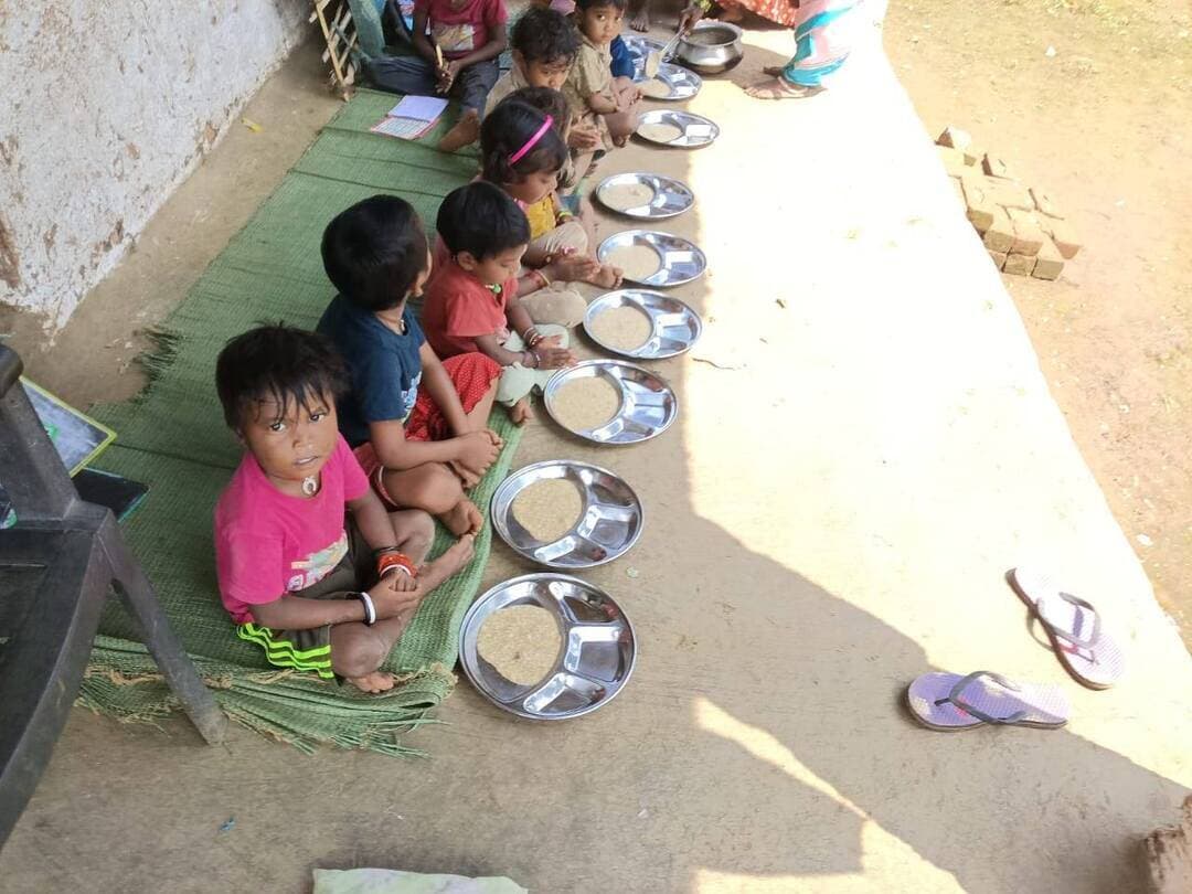 #बालाघाट
प्रभावित क्षेत्रों के ग्राम की आंगनबाड़ियों में बच्चों पौष्टिक भोजन भी दिया जा रहा है।
#CMMadhyaPradesh #JansamparkMP #schooledump #WelfareTribal #mp_wcdmp
#healthminmp