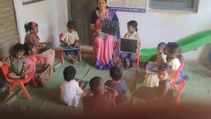 जिले के बैगा बहुल ग्राम रंजना, मछुरदा एवं धामनगांव में बच्चों को पोषणयुक्त आहार प्रदान किया जा रहा है। इसके माध्यम से बच्चों के बेहतर स्वास्थ्य एवं पोषण पर विशेष ध्यान दिया जा रहा है।
