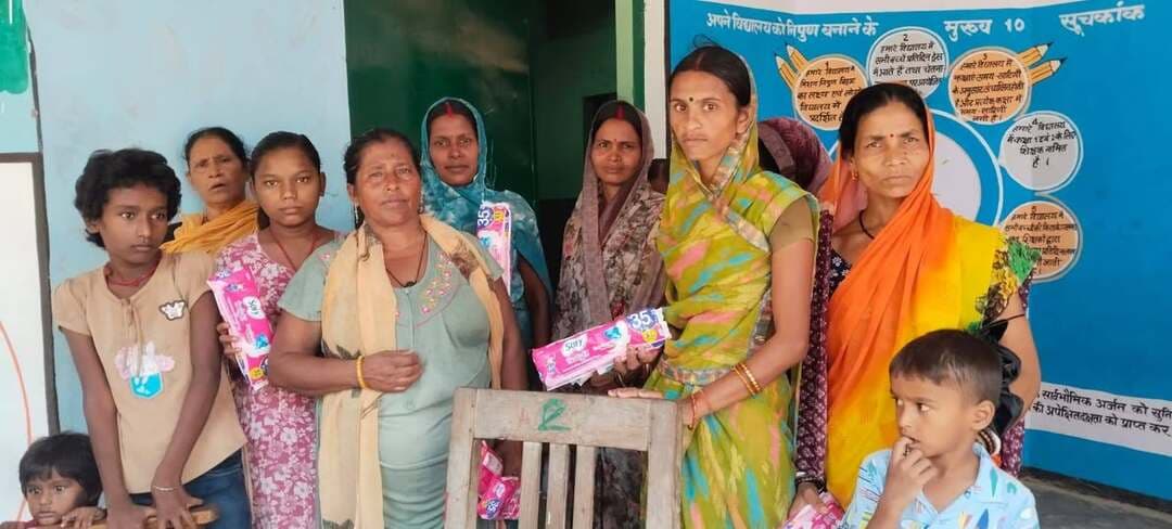 जिला पदाधिकारी के निर्देशानुसार प्रखंड खगड़िया सदर अंतर्गत बाढ़ राहत शिविर बापू मध्य विद्यालय बलुआही में महिलाओं एवं बालिकाओं के बीच जिला बाल विकास परियोजना टीम द्वारा सैनेटरी नैपकिन का वितरण किया गया।