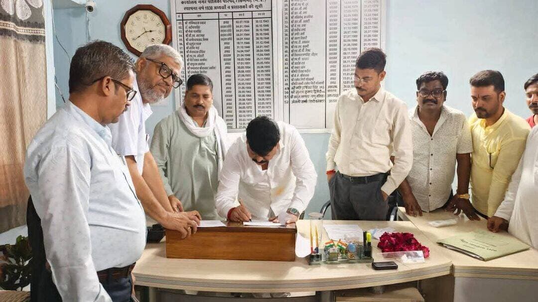 श्री ओमपाल सिंह भदौरिया जी द्वारा नपा अध्यक्ष का पुनः पदभार ग्रहण कराया गया।