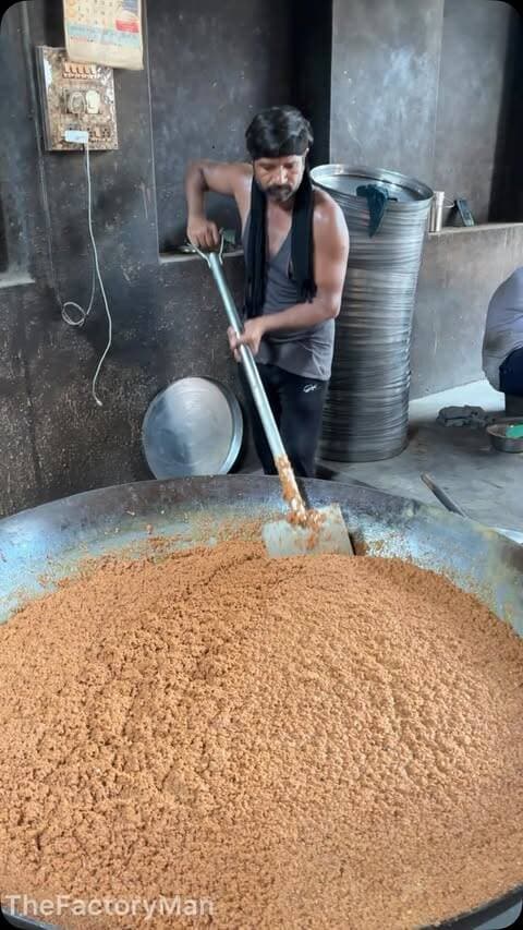 Pali ka sabse famous gulab halwa kaise banta hai
#reelkarofeelkaro❤ #viralreels #delhifoodies #jodhpur #suratfood