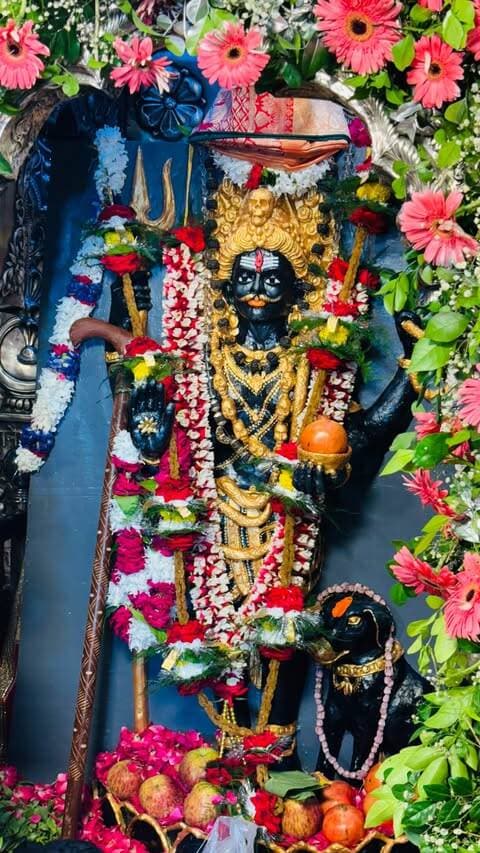 🚩 जय बाबा कालभैरव! 🙏🔱
काशी के कोतवाल श्री श्री 1008 बाबा कालभैरव जी का पावन महोत्सव और दर्शन का दिव्य अवसर! ❤️🙏
हर-हर महादेव की नगरी बनारस, वाराणसी और काशी में बाबा कालभैरव का आशीर्वाद सभी भक्तों पर बना रहे। 🔱✨
📍 काशी | वाराणसी | बनारस
🙏 जय बाबा कालभैरव | हर हर महादेव
SEO Keywords:
Baba Kaal Bhairav, Kaal Bhairav Mandir, Kashi Kaal Bhairav, Varanasi Kaal Bhairav, Banaras Kaal Bhairav, Baba Kalbhairav Mahotsav, Kashi Vishwanath, Varanasi Festival, Banaras Mahotsav, Kashi Events, Har Har Mahadev, Kashi Darshan, धार्मिक आयोजन वाराणसी, बाबा कालभैरव दर्शन
Hashtags:
#KaalBhairav #BabaKaalBhairav #Kashi #Varanasi #Banaras KashiMahotsav HarHarMahadev KashiDarshan VaranasiEvents BanarasEvents Mahadev BhairavNath KashiKeKotwal जयबाबाकालभैरव हरहरमहादेव