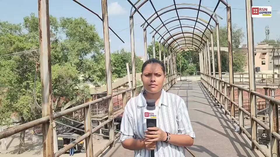 12 साल पहले लोगों की सुविधा के लिए बना था पुल, आज खुद ही गिरने की कगार पर… बस स्टैंड के पास बने पुल का आम लोगों ने नहीं किया इस्तेमाल”!