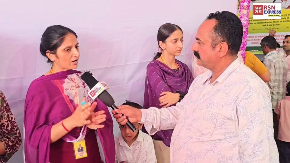 🔥 क्या गलती से निकल गई यह शब्द या जानकर बोली, संत रामपाल के इन महिला भक्तों ने खोल दी सारी पोल-पट्टी! 😱 भगवान को मानने और पूजा-पाठ करने वाली बात की महिलाओं ने क्या-क्या बताया? सुनिए पूरी बातचीत 👀