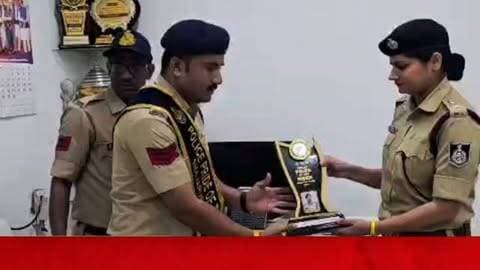 उत्कृष्ट कार्य करने वाले पुलिसकर्मियों को मिला “POLICE PRIDE OF THE WEEK” सम्मान, एसपी ने किया सम्मानित