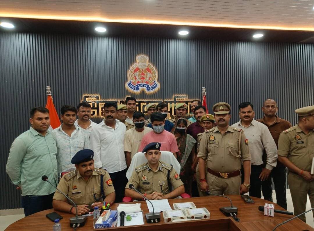 सिद्धार्थनगर:पत्नी ने प्रेमिका के साथ मिलकर अपने ही पति को उतारा मौत के घाट पुलिस ने प्रेस कॉन्फ्रेंस कर किया खुलासा