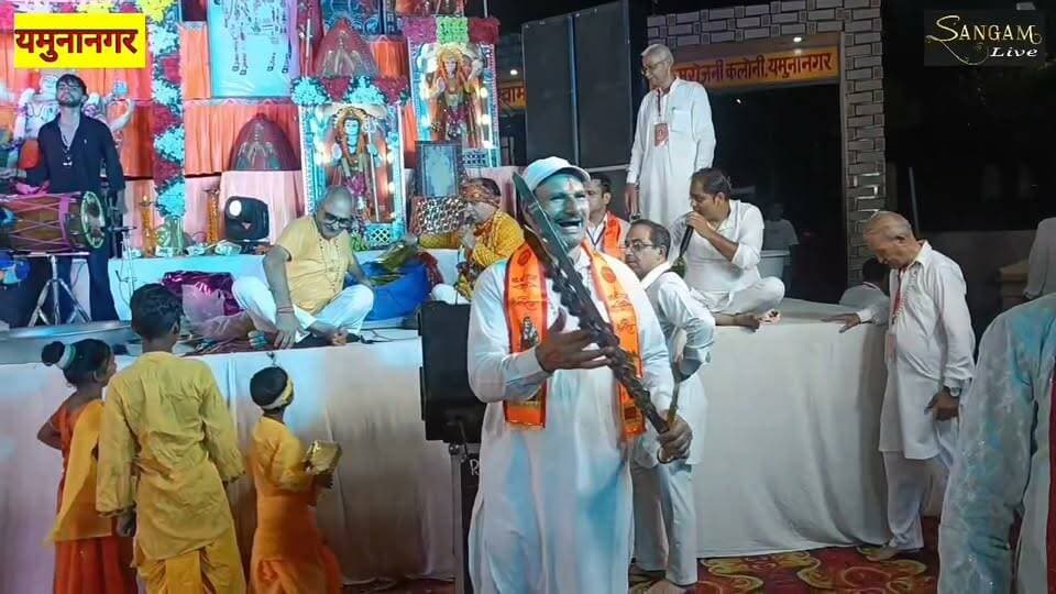 श्री कृष्ण जन्माष्टमी के शुभ अवसर पर श्री बालाजी संकीर्तन मंडल द्वारा श्री दुर्गा हनुमान मंदिर सरोजनी कॉलोनी में एक भजन संध्या का आयोजन किया गया ।