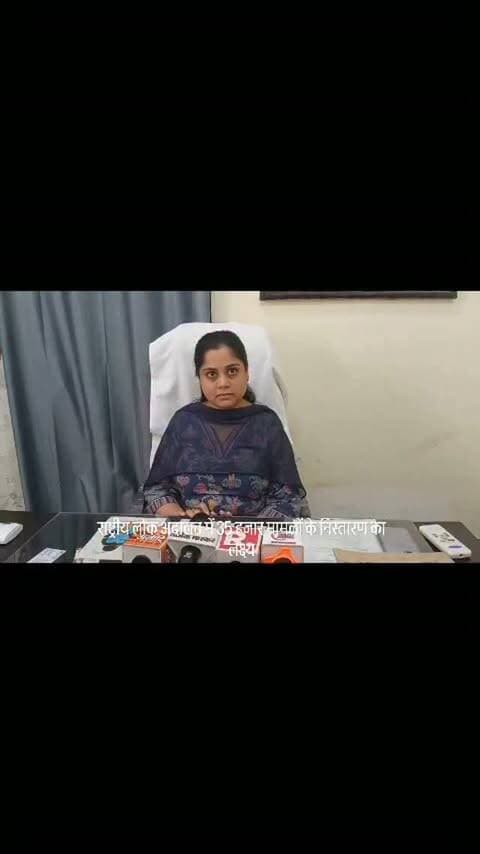 राष्ट्रीय लोक अदालत में 35 हजार मामलों के निस्तारण का लक्ष्य
कौशाम्बी। जिला जज/अध्यक्ष, जिला विधिक सेवा प्राधिकरण की अध्यक्षता में 12 सितंबर 2026 को दीवानी न्यायालय परिसर में राष्ट्रीय लोक अदालत आयोजित होगी। इसमें लंबित और प्री-लिटिगेशन मामलों का आपसी समझौते के आधार पर त्वरित निस्तारण किया जाएगा।
जिला विधिक सेवा प्राधिकरण की सचिव प्रिया सिंह ने बताया कि लोक अदालत में मोटर दुर्घटना दावा, पारिवारिक विवाद, बैंक वसूली, एनआई एक्ट, विद्युत, श्रम, जमीन विवाद, चालानी और अन्य शमनीय मामलों का निस्तारण होगा। पिछली लोक अदालत में करीब 31 हजार मामलों का निस्तारण हुआ था। इस बार 35 हजार मामलों के निस्तारण का लक्ष्य रखा गया है। उन्होंने लोगों से लोक अदालत का लाभ उठाने की अपील की।
#कौशाम्बी #राष्ट्रीयलोकअदालत #लोकअदालत #न्यायालय #प्रियलसिंह जिलाविधिकसेवाप्राधिकरण