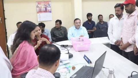 मुख्यालय पर सम्पन्न हुई जनसुनवाई में 73 आवेदन प्राप्त, कलेक्टर ने सुनी समस्याएं