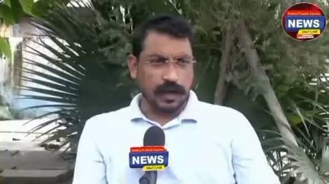 कल मैंने कहा था कि सरकारें
एक-दूसरे से आगे निकलने की कोशिश कर रही हैं कि कौन कमजोर वर्गों का कितना ज्यादा उत्पीड़न कर सकता है।
लेकिन अब अधिकारी भी एक-दूसरे से आगे निकलने की होड़ में हैं कि कौन अपनी सरकार को कितना खुश कर सकता है।
कोई सुप्रीम कोर्ट के आदेश का उल्लंघन कर रहा है, कोई संविधान की मूल भावना का उल्लंघन कर रहा है और कोई न्याय की पूरी संरचना को ही कमजोर करने की कोशिश कर रहा है।
चारों तरफ जिस तरह का वातावरण उत्तर प्रदेश, बंगाल, असम और उत्तराखंड में देखने को मिल रहा है, वह बेहद चिंताजनक है।
और जो लोग आज सत्ता में हैं, उन्हें पता नहीं क्यों लगता है कि वे हमेशा सत्ता में रहेंगे। उन्हें याद रखना चाहिए-कल भी न्यायपालिका रहेगी, कल भी मीडिया रहेगा, कल भी यही अधिकारी रहेंगे और कल भी ये फाइलें सामने आएंगी।
जब न्याय होगा, तब उन फाइलों को भी देखा जाएगा और उन फैसलों को भी देखा जाएगा।
नगीना सांसद, भाई चंद्र शेखर आजाद जी, सहारनपुर
