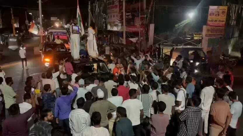 छात्र नेता देवेंद्र महतो के द्वारा झारखंड में जेपीएससी जेएसएससी परीक्षा में हुई धांधली के बाद निकाले गए भर्ती सुधार यात्रा के तहत पलामू पहुंचे। जहां पर चौक में उन्होंने वहां के छात्र छात्राओं को संबोधित किया।
#देवेंद्र_महतो #भर्ती_सुधार_यात्रा #JPSC #JSSC #झारखंड #पलामू #छात्र_आंदोलन #छात्रों_की_आवाज #युवा_आवाज #रोजगार #सरकारी_नौकरी #परीक्षा_धांधली #भर्ती_में_सुधार #झारखंड_समाचार #पलामू_समाचार