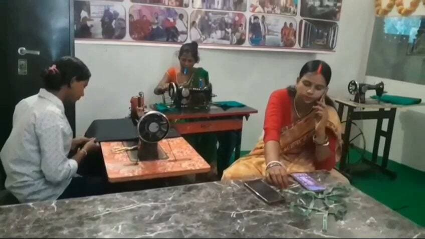 MRGVS संस्थान प्रधान कार्यालय- गम्हरिया(बैजनाथपुर)सहरसा में सिलाई-कढ़ाई की कार्य प्रारंभ हो चुका हैं, जिनको होलसेल रेट में पेटीकोर्ट यानी साया लेना हैं वें कार्यालय आकर संपर्क करें..धन्यवाद